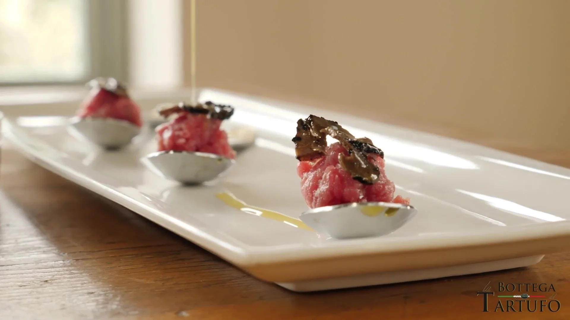 EXTRA VIRGIN OLIVE OIL WITH WHITE TRUFFLE FLAVOUR AND BIANCHETTO TRUFFLE SLICES - Image 4